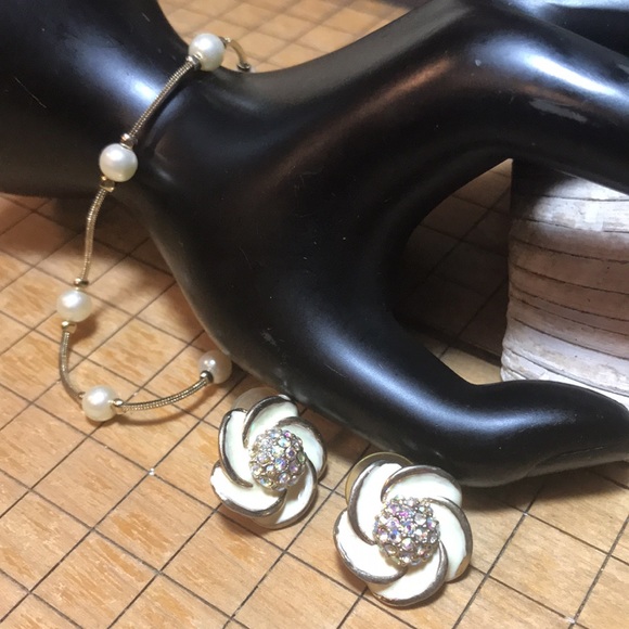 Costume Pearls Bracelet 7.5”L, AB Crystals, Cream Enamel Flower Earrings EVC - Picture 1 of 10